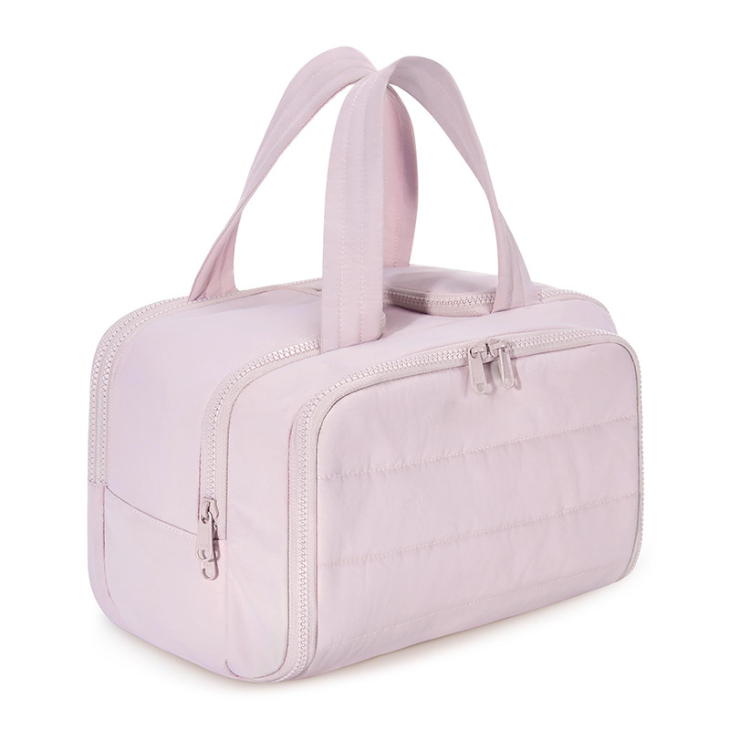 Bolsa de viaje abierta grande y hinchada